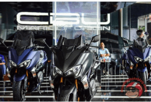 pilihan warna yamaha Tmax DX 2018