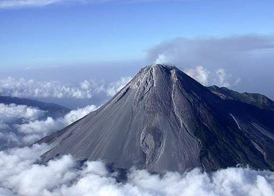 legenda gunung merapi